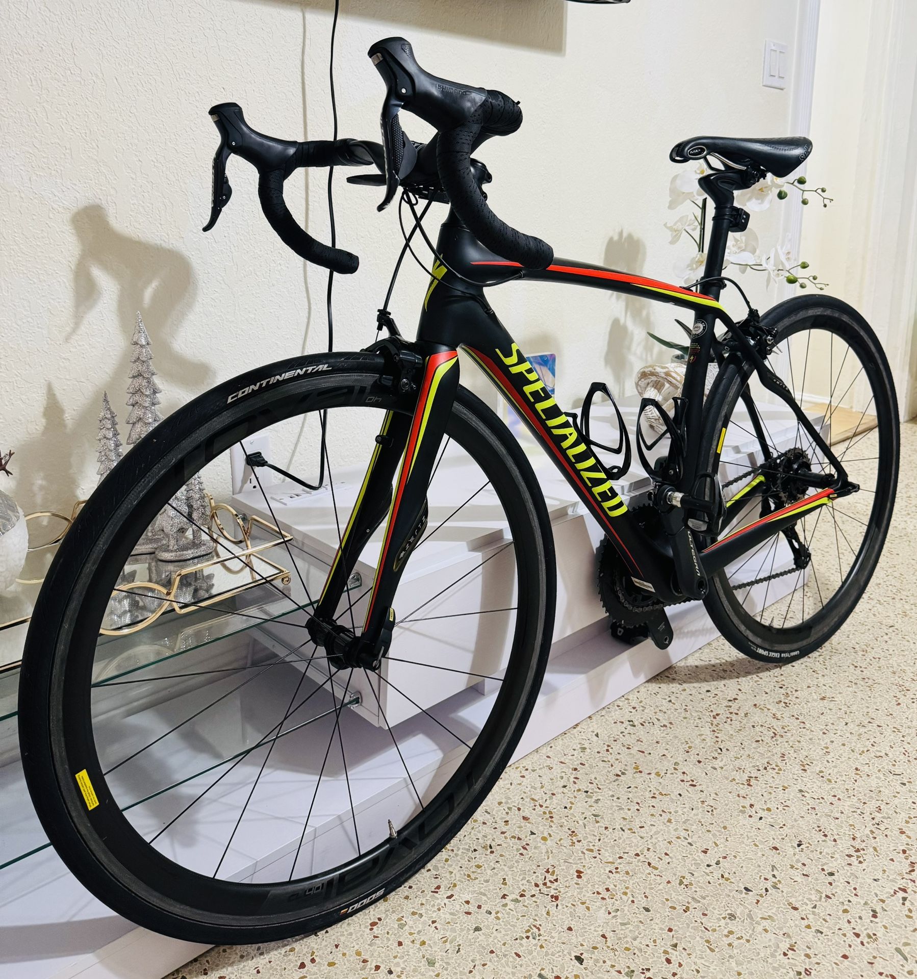 2017 Specialized Roubaix SL4 Full Carbon Road Bike 52 cm