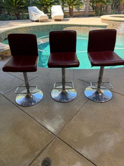 3 bar stools