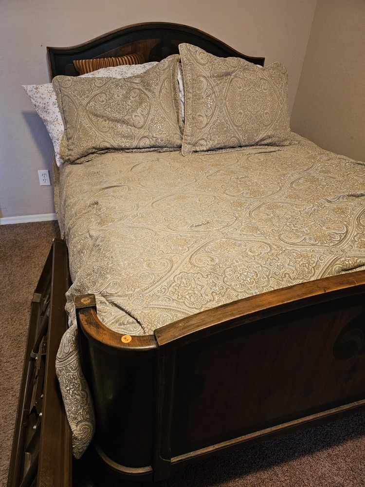 Full Size Antique Bedroom Set