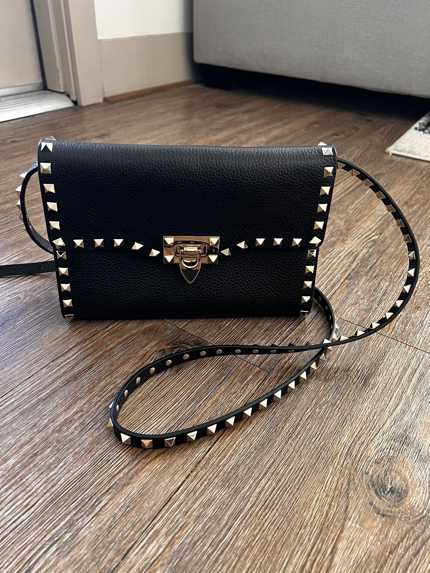 Valentino Garavani Rockstud Medium Shoulder Bag