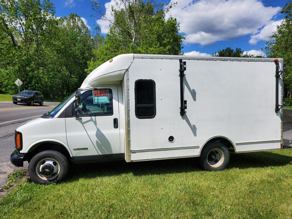 Chevy express 3500 box truck