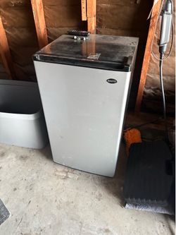 Sanyo Mini Fridge