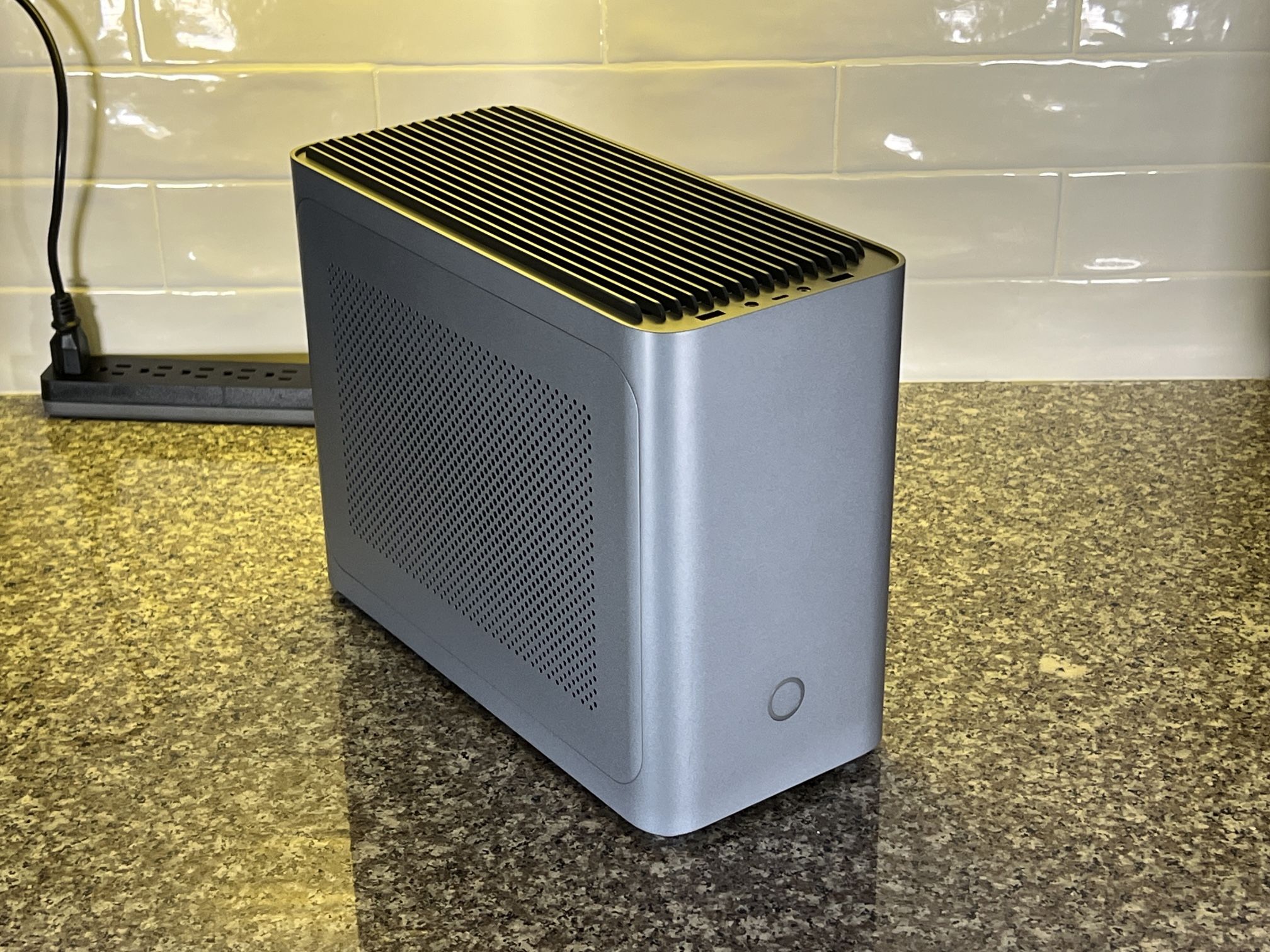 Iqunix ZX-1 Mini Itx Case