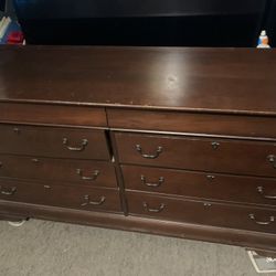 Dresser With Mirror 