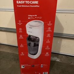 New in Box Honeywell Humidifier Easy to Care Cool Moisture
