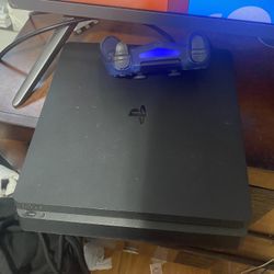 PS4 Slim Console 