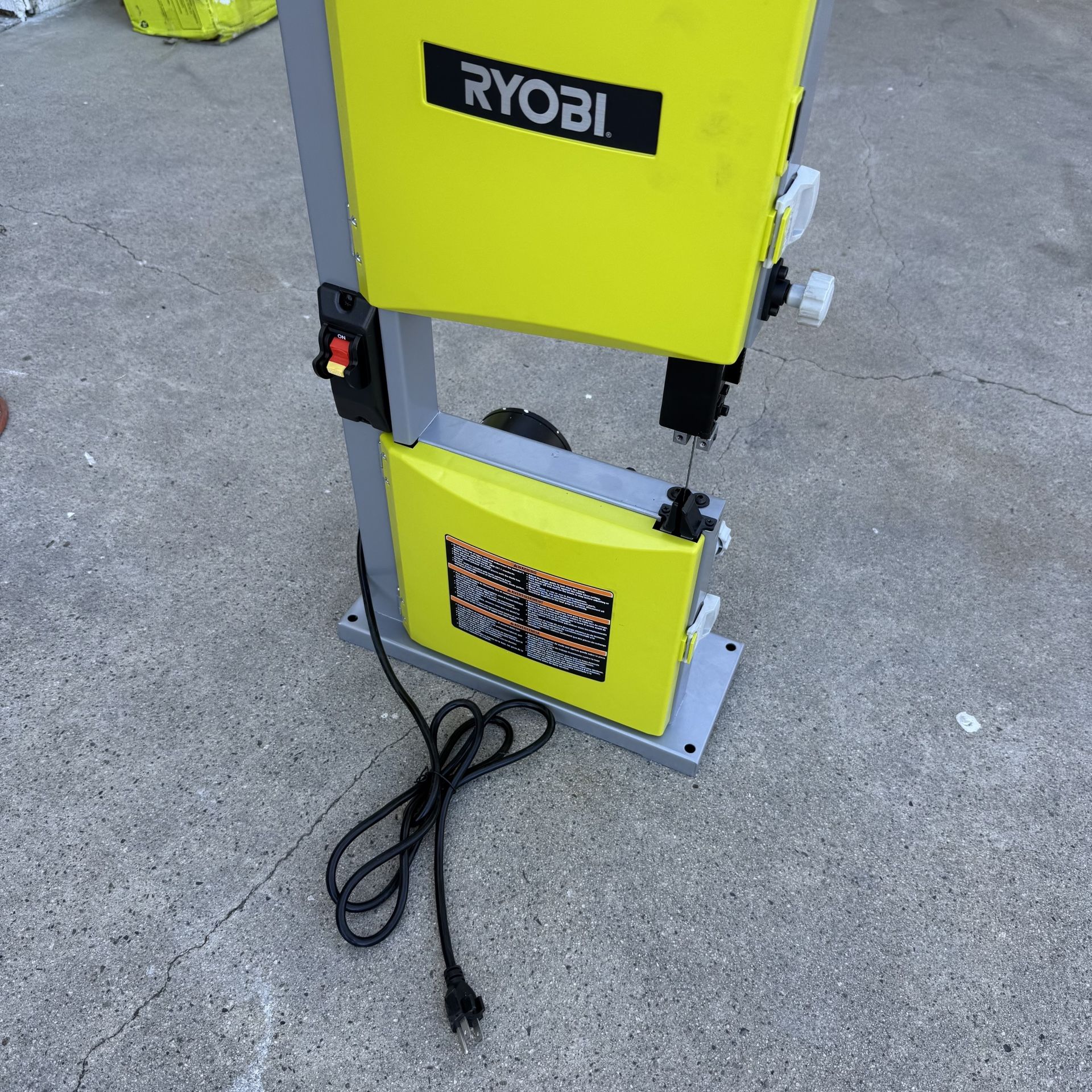 RYOBI 2.5 Amp 9 in. Corded Band Saw (missing table piece)
