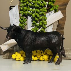 RETIRED Beautiful Black Schleich Bull