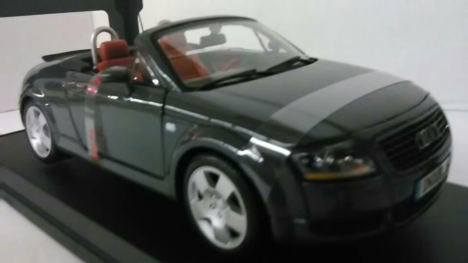 Audi TT Roastar - Convertible - Scale Model Car 1:18 -