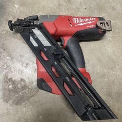 Milwaukee 15ga Finish Nailer 