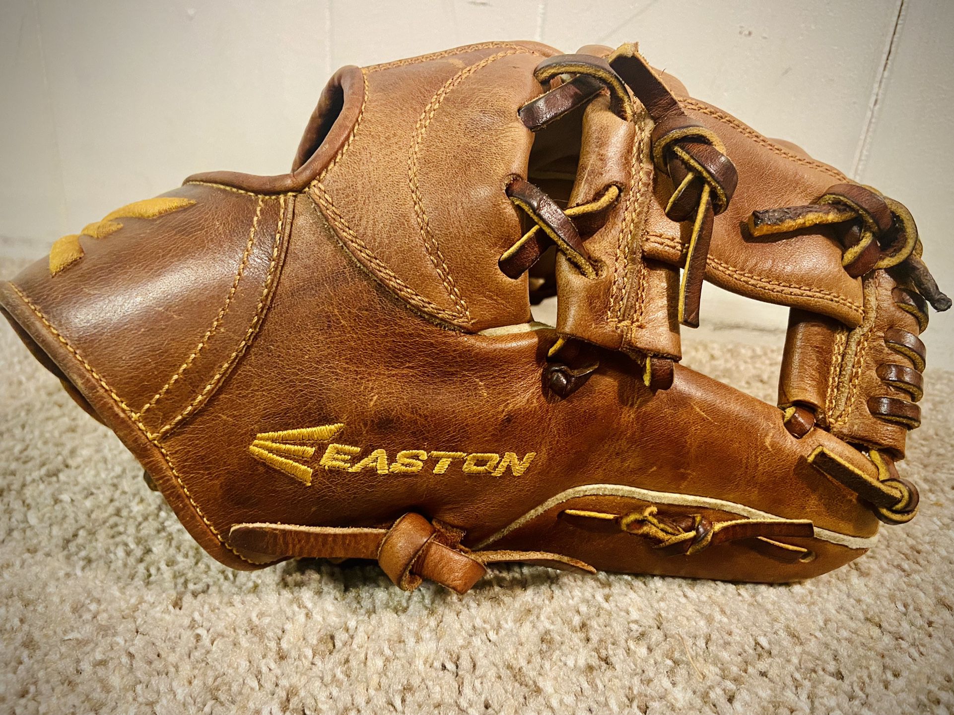 Easton Core Pro Glove