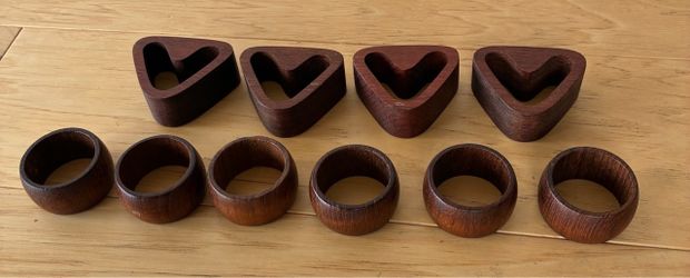 10 wood napkin rings, 6 round and 4 heart shape.