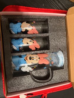 Disney Minnie Mouse 3pc pitcher and cups