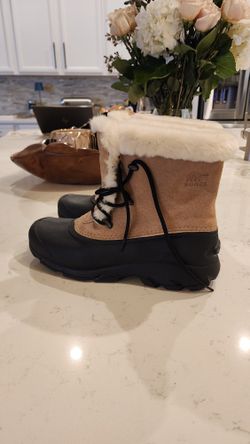 Ladies Sorel Snow Angel boots Rootbeer Color. Size 10