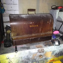1935 Singer Sewing Machine