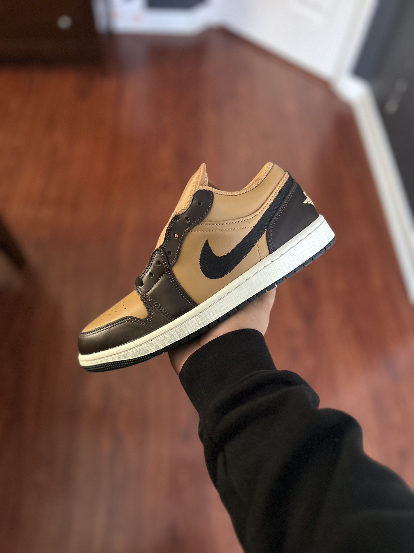 Jordan 1 Low Flax Baroque Brown Sz 8 