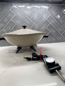 Electric WOK SKILLET, like new Reduced from $75, first come AVAILABLE