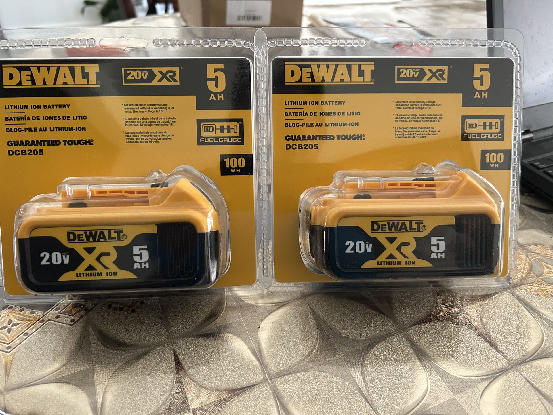 DEWALT 20V XR BATTERIES 5.0Ah (2) BRAND NEW SEAL PACK PRICE IS FIRM PRECIO FIRME