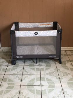 GRACO PLAY PEN / PACK AND PLAY