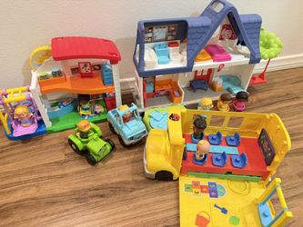 Fisher-Price Little People Toddler Playset Play +CoComelon School Bus