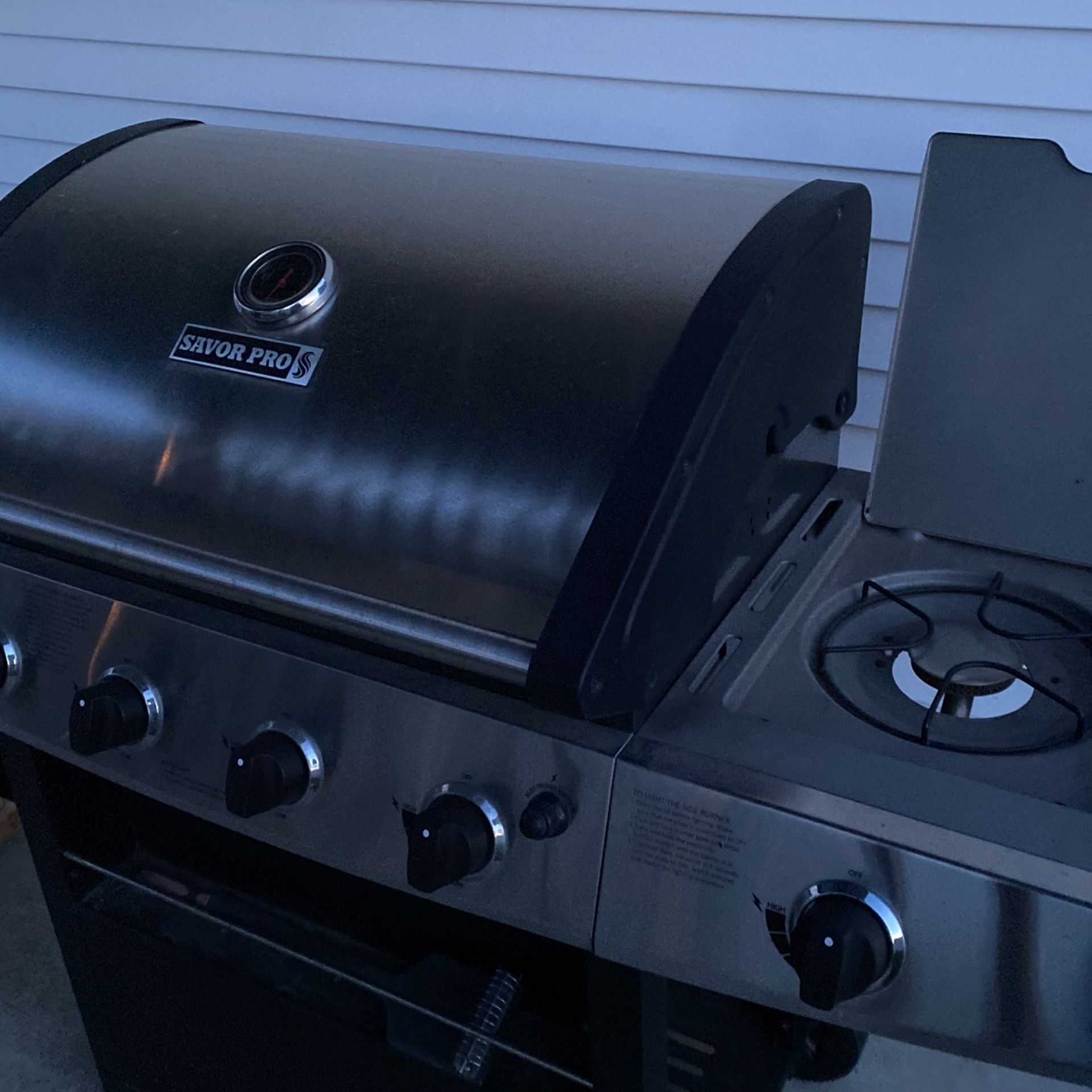 grill gas propane stainless by Savor Pro with temperature gauge and