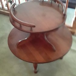 Round Maple Table 28" Good Condition