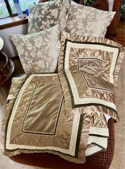 Queen comforter set