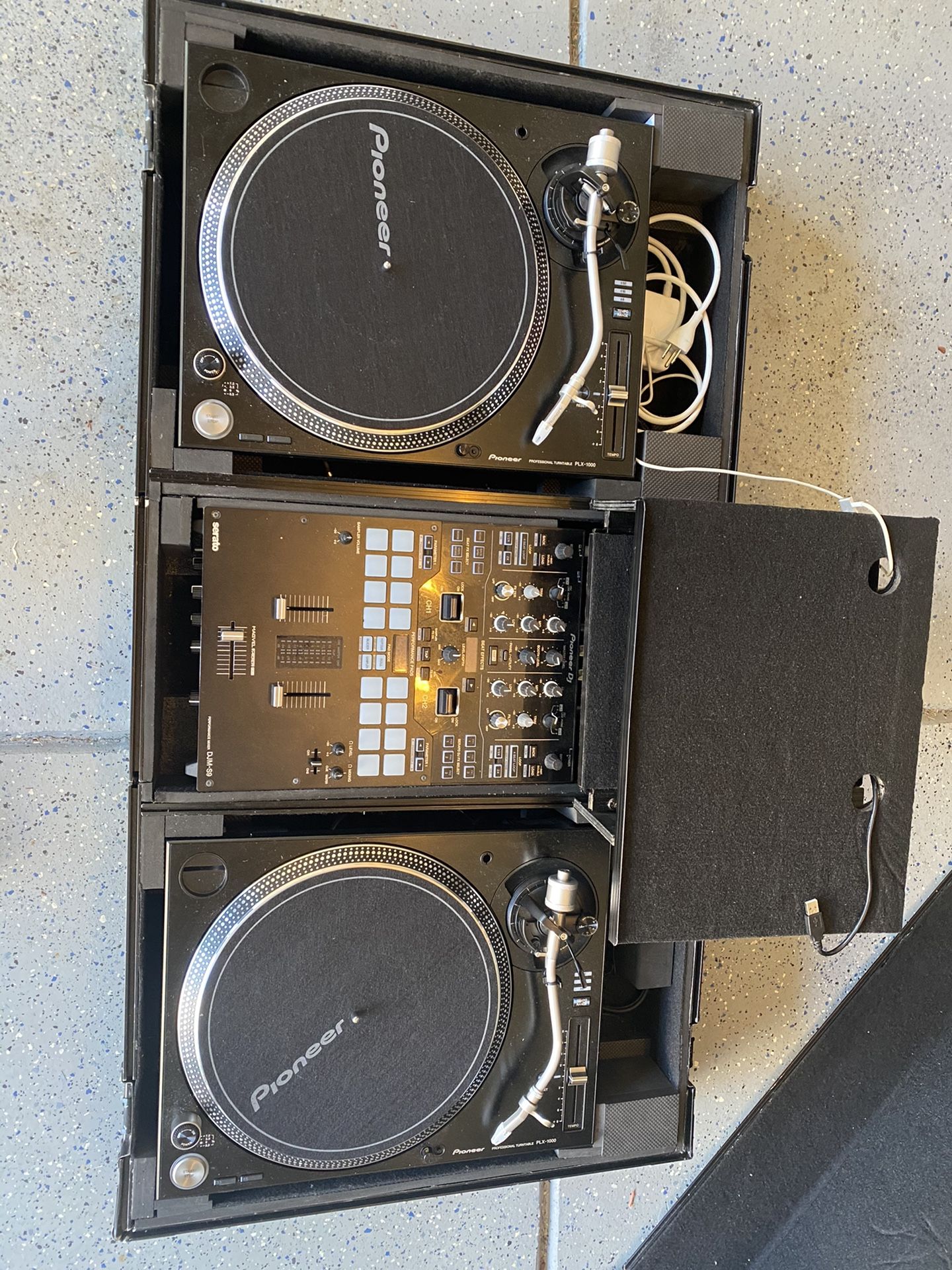 Pioneer DJ Setup With Serato