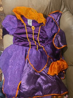 Disney halloween witch minnie mouse dress halloween costume. Never used brand new. Size XL 12-14. Final sale