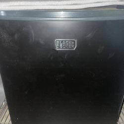 Black+Decker Mini Fridge 