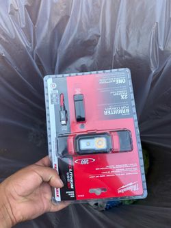 Milwaukee RedLithium USB Hard Hat Light