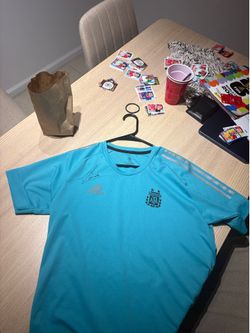 Argentina jersey signed by Mario kempes