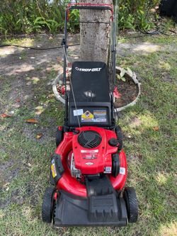 Self Propelled Lawn Mower Troy-Bilt 21” cut with a 6.25 HP y