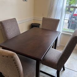 Nice Kitchen Table Comes With Four Nice Chairs Good Condition