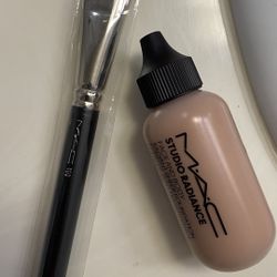 Mac Foundation With Brush