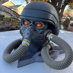 Sony Killzone 3 Helghast Display Helmet / Gas Mask 2010 PlayStation