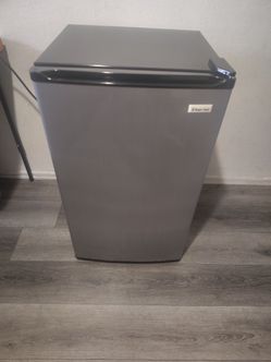 Magic chef mini refrigerator