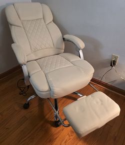 Like New! Massaging and Heated Office Chair