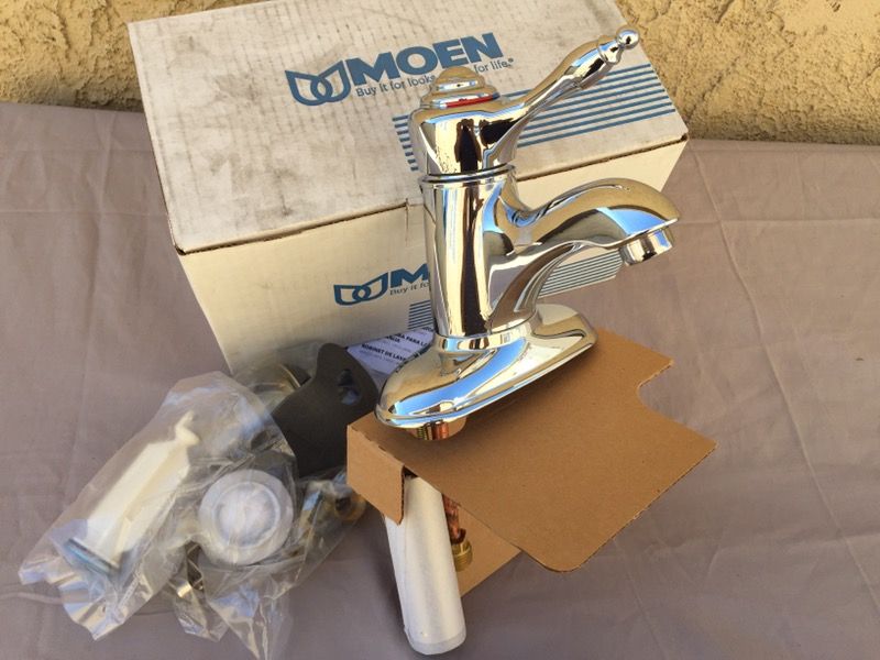 Moen L4612 CASTLEBY Chrome Lever 1-HDL Lavatory Faucet W/Waste NEW