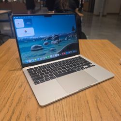 2022 Apple MacBook Air 13.6" M2 8C GPU 3.5GHz 8GB RAM 256GB SSD A2681