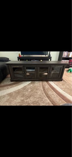 Wood media stand