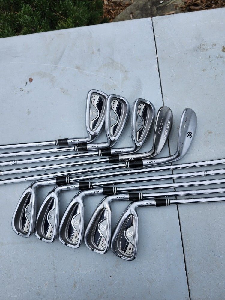 CLEVELAND GOLF CG4 IRONS RIGHT HAND STEEL (ACTIONLITE SHAFT) 3-PW + WEDGES