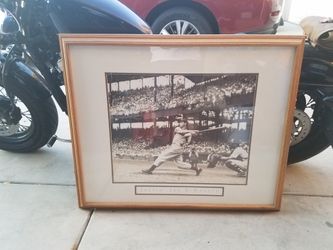 Black and white picture of Joe DiMaggio