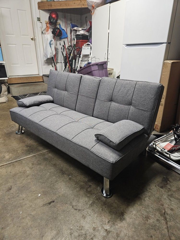 SMALL COUCH/BED