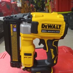 DEWALT 20V ATOMICT 23 GAUGE Pin Nailer Tool-Only 