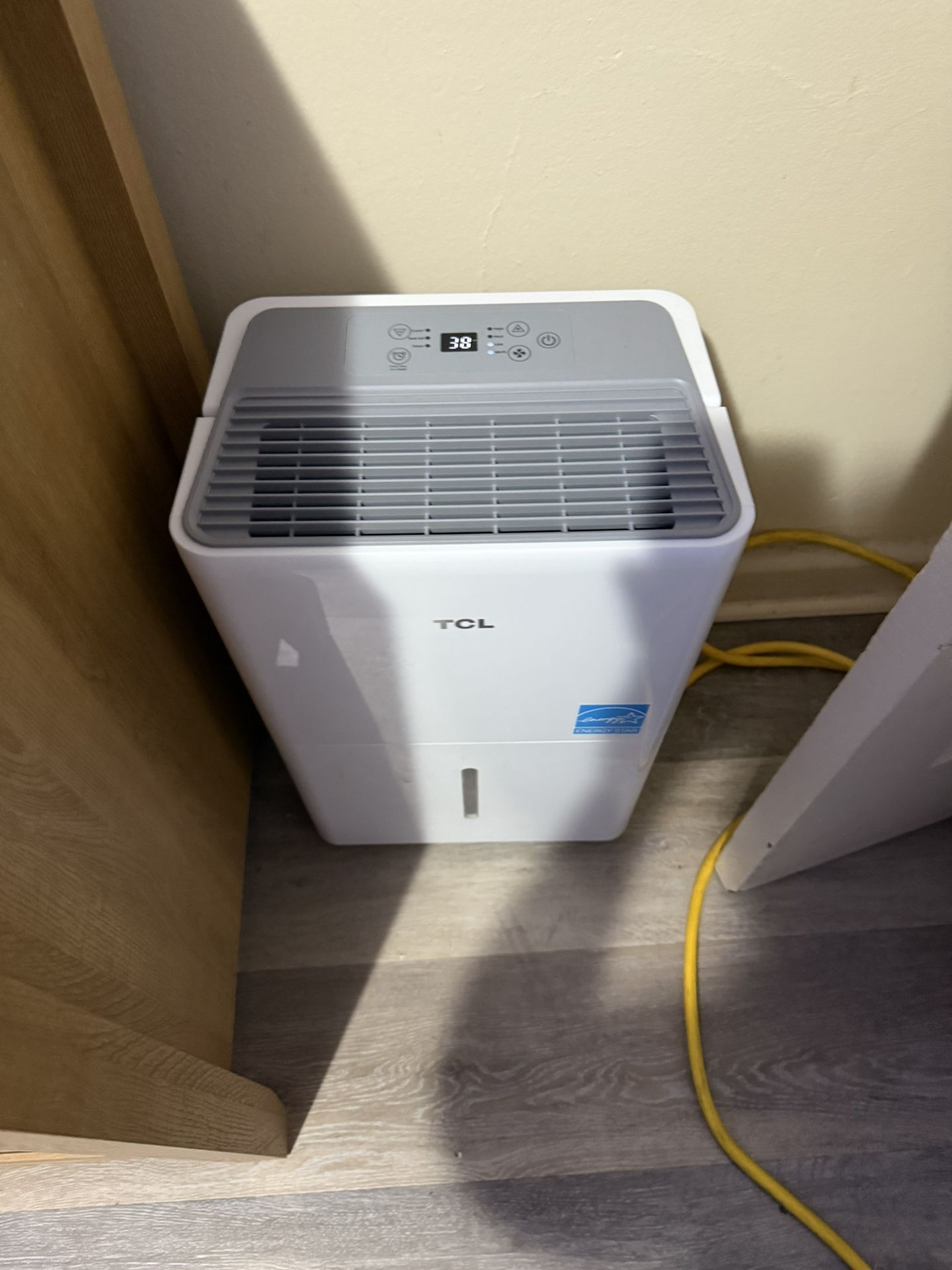 TCL 25 Pint Dehumidifier (hardly Used)