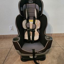 Graco Extend2Fit Convertible Car Seat