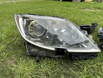 Lexus Headlights Set Pair LS 460