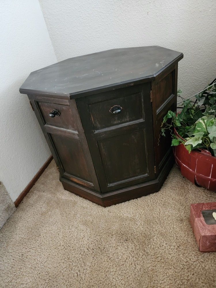 Solid Wood Night Stands/ End Tables