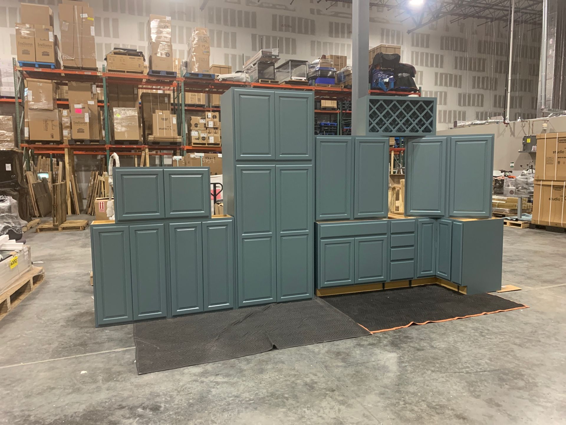 New Thomasville Cabinets white/Bali